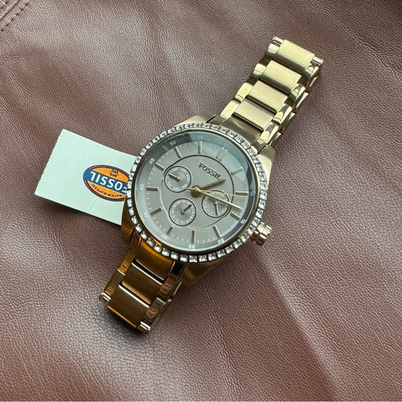 Women’s Fossil Watch - Picture 2 of 7